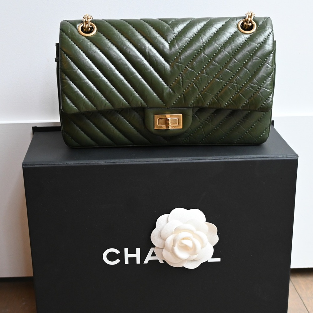 Chanel reissue 2.55 classic flap bag